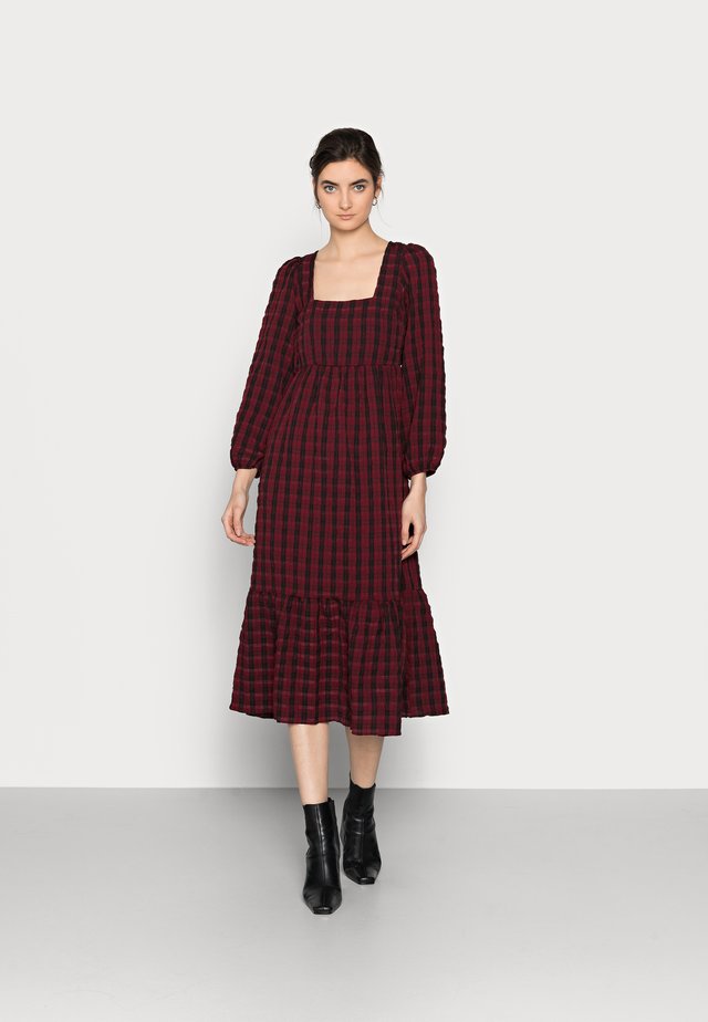 CHECK SEERSUCKER SMOCK MIDI - Day dress - red pattern