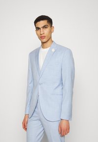 Isaac Dewhirst THE FASHION SUIT  - Odijelo - light blue