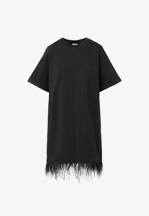 Czarna, oversize koszulka z bawełny, z krótkimi rękawami i frędzlowym wykończeniem, które dodaje tekstury. Prosty design bez wzorów.