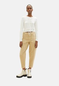 TOM TAILOR DENIM BARREL MOM - Jeans Straight Leg - brown rice