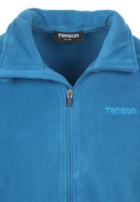 Blauwe fleecejas met een hoge kraag, volle rits en geborduurd logo op de borst. Zachte textuur en een egale kleur over het geheel.