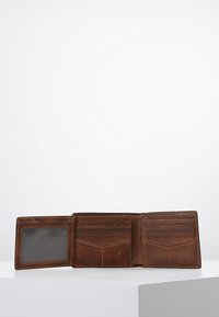 Fossil DERRICK - Geldbörse - brown