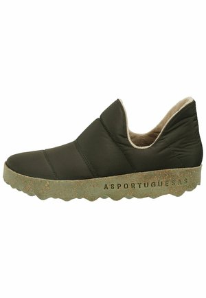 Dunkelgrüner Slipper mit gepolstertem, gestepptem Obermaterial. Texturierte, hellgrüne Sohle mit gewelltem Rand und Markendetail.