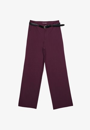 Helle, dunkelburgunderfarbene weite Hosen mit einem schwarzen Gürtel. Aus glattem Stoff mit flachem Vorderteil und seitlichen Taschen.