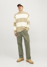 Jack & Jones JPSTEDDIE CARPENTER - Pantalones - dusty olive