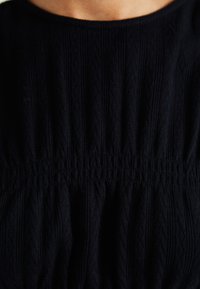 Thumbnail Image 7