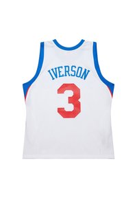 Weißes Basketball-Trikot aus Mesh-Gewebe, mit blauen Besätzen und roten Akzenten, auf dem "IVERSON" in Blau und die Nummer "3" in Rot gedruckt ist.