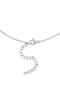 Collier en chaîne argentée avec un design de maillons délicats, un fermoir mousqueton et une chaîne ajustable ornée d'une petite perle.
