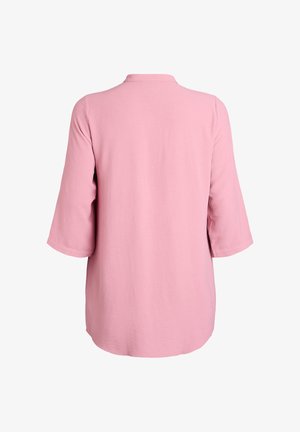 Lichtroze kledingstuk met lange mouwen, een kraag en een losse pasvorm. Gladde textuur zonder zichtbare patronen of accenten.