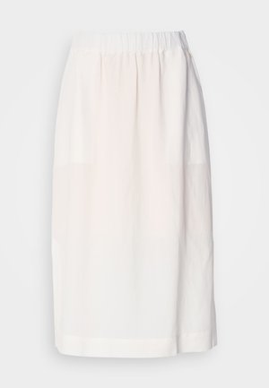 Saia de tom bege claro, feita de um tecido suave, com cintura elástica e silhueta reta. Textura lisa sem padrões visíveis.