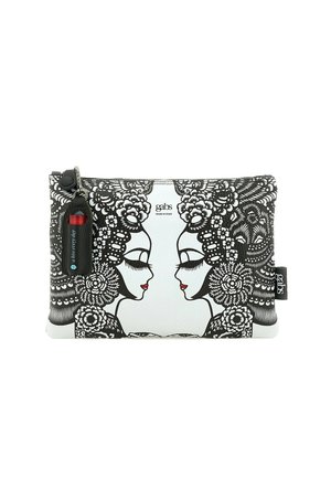 Piccola pochette bianca con cerniera con disegni floreali neri intricati e due profili femminili speculari con occhi chiusi e labbra rosse che si fronteggiano.