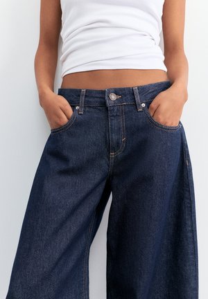 PULL&BEAR, LOW-RISE - BARREL JEANS - Széles szárú - dark blue