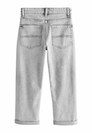 Pantalons capri en denim gris clair avec une coupe droite, deux poches arrière, des détails cousus et des poignets retroussés. Texture lisse avec une finition subtile.