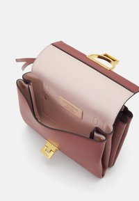 Coccinelle ARLETTIS - Handbag - bordeaux