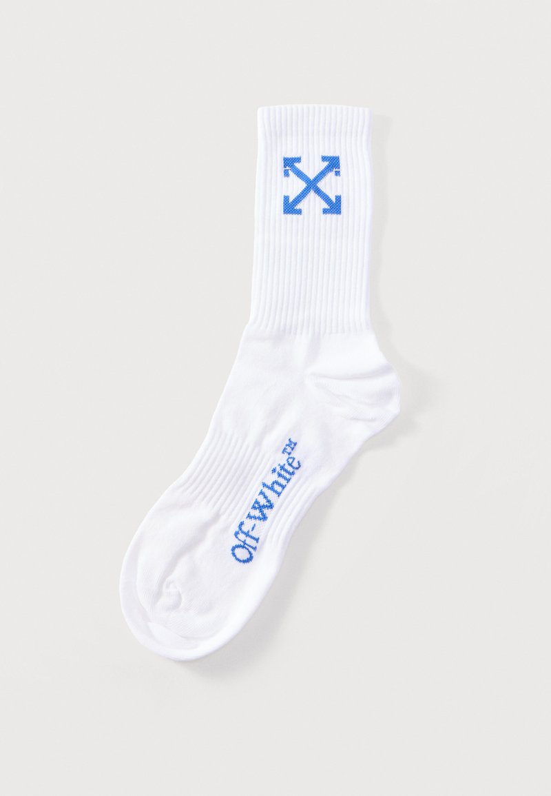 Chaussette blanche côtelée à tige courte avec logo Off-White bleu sur le pied et motif flèches croisées bleu près du bord-côte.