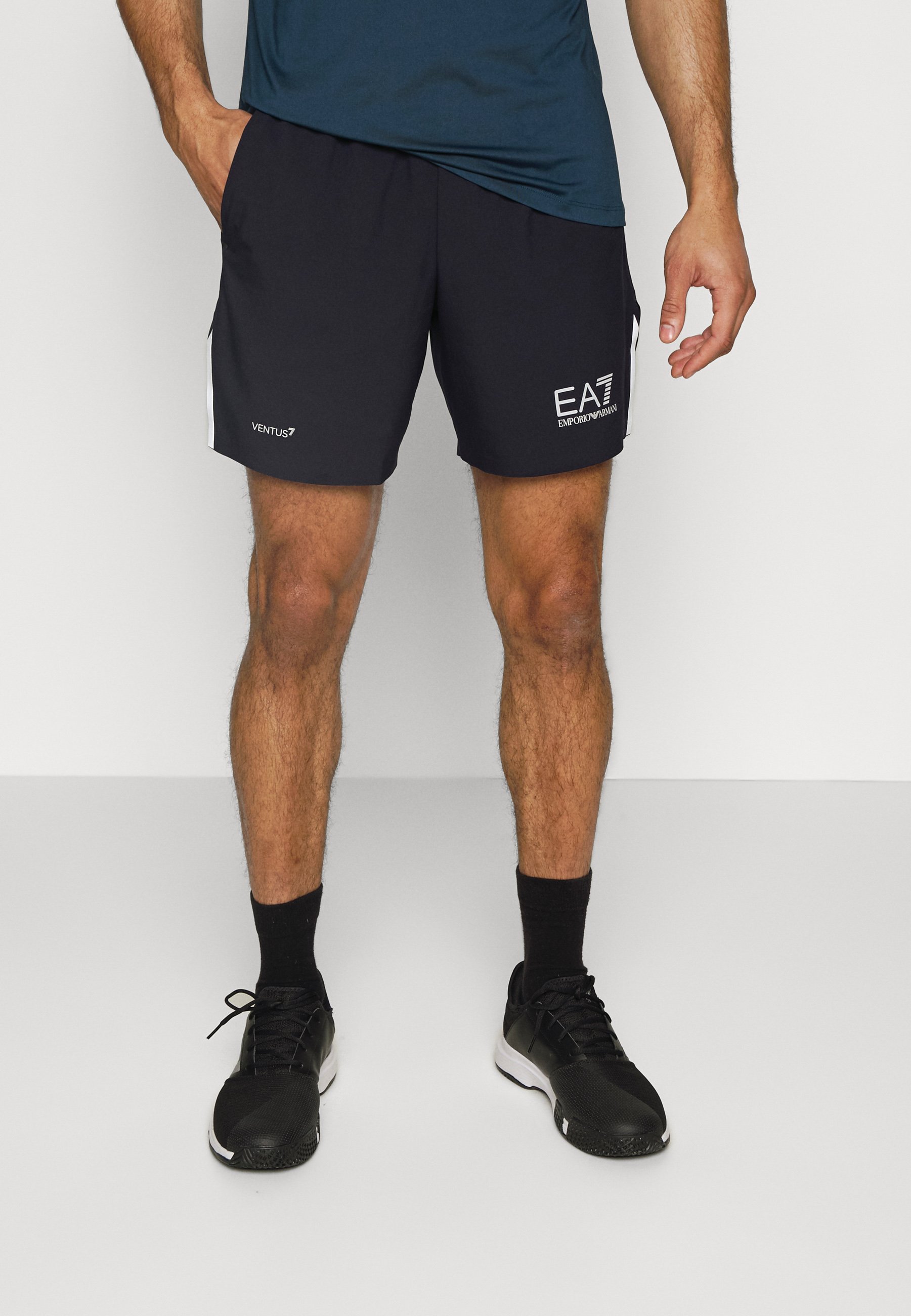 EA7 Emporio Armani TENNIS PRO - Pantaloncini sportivi - blu navy/blu scuro  - Zalando.it