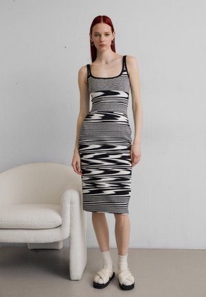 Missoni LONG DRESS - Svetríkové šaty - black and white space dye