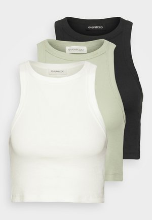 Set de trei crop topuri cu cute în alb, verde deschis și negru. Fiecare are un gât rotund și un design fără mâneci. Material moale din bumbac.