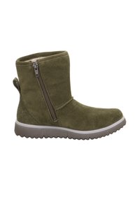 Olivengrüner Knöchelstiefel aus weichem Wildleder, mit einem seitlichen Reißverschluss, strukturiertem Gummisohle und einer Schlaufe für einfaches Anziehen.