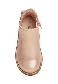 Botín de cuero metálico rosa para niña, con cremallera lateral, cuello festoneado y suela marrón cosida, talla 25.