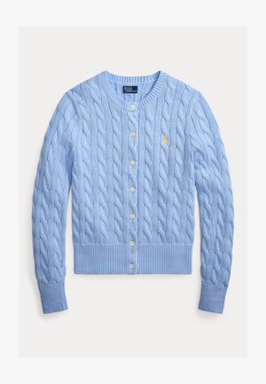 Cardigan azzurro chiaro a maglia con scollo rotondo, chiusura frontale con bottoni, polsini e orlo a coste, e piccolo logo ricamato giallo sul petto sinistro.