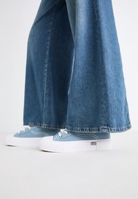 Non sélectionné, blue fog