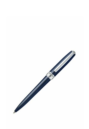 Blauer und silberner Kugelschreiber mit Clip und einem geriffelten silbernen Ring nahe dem Verschluss auf weißem Hintergrund.