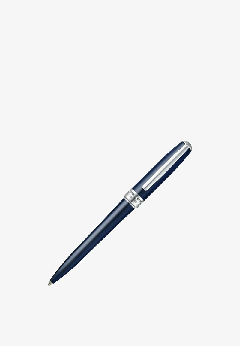 Stylo à bille bleu et argenté avec un clip et une bague argentée rainurée près du capuchon sur un fond blanc.