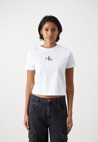 Calvin Klein Jeans MONOLOGO - Pamata T-krekls - bright white