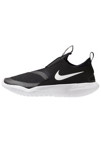 Černé sportovní tenisky s síťovinou, bez šněrování, bílé logo Nike a texturovaná podrážka. Obsahují poutka na patě pro snadné obouvání.