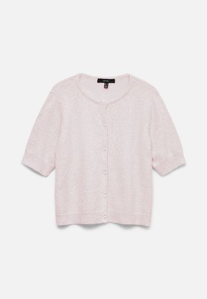 Světle růžový krátký pletený cardigan s kulatým výstřihem a knoflíky vpředu, zobrazený na bílém pozadí.