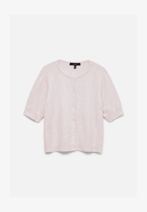 Světle růžový krátký pletený cardigan s kulatým výstřihem a knoflíky vpředu, zobrazený na bílém pozadí.