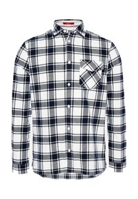Camicia a maniche lunghe a quadri in bianco e blu navy. Realizzata in tessuto morbido con colletto classico e una tasca sul petto. Chiusura frontale con bottoni.