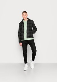 Brave Soul MADISONCROPC - Calças de ganga de corte afunilado - charcoal wash