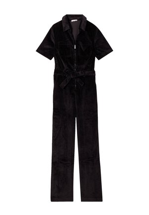 Salopette nera in Cordura con maniche corte, zip frontale, due tasche sul petto, cintura in vita e pantaloni a gamba larga. Texture liscia e design aderente.