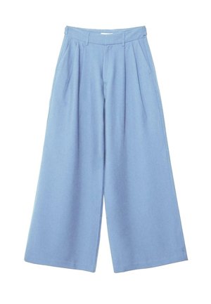 Pantalon bleu clair à jambes larges avec plis, passants pour ceinture et poches latérales, présenté sur fond blanc.