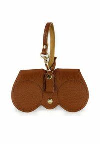 Pochette en cuir marron avec des bords arrondis, surface texturée et deux accents circulaires. Équipée d'un bouton-pression doré et d'une sangle.