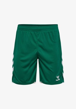 Grüne sports Shorts mit elastischem Bund, weißen Chevron-Streifen an den Seiten und einem weißen Hummel-Logo auf dem unteren rechten Bein.