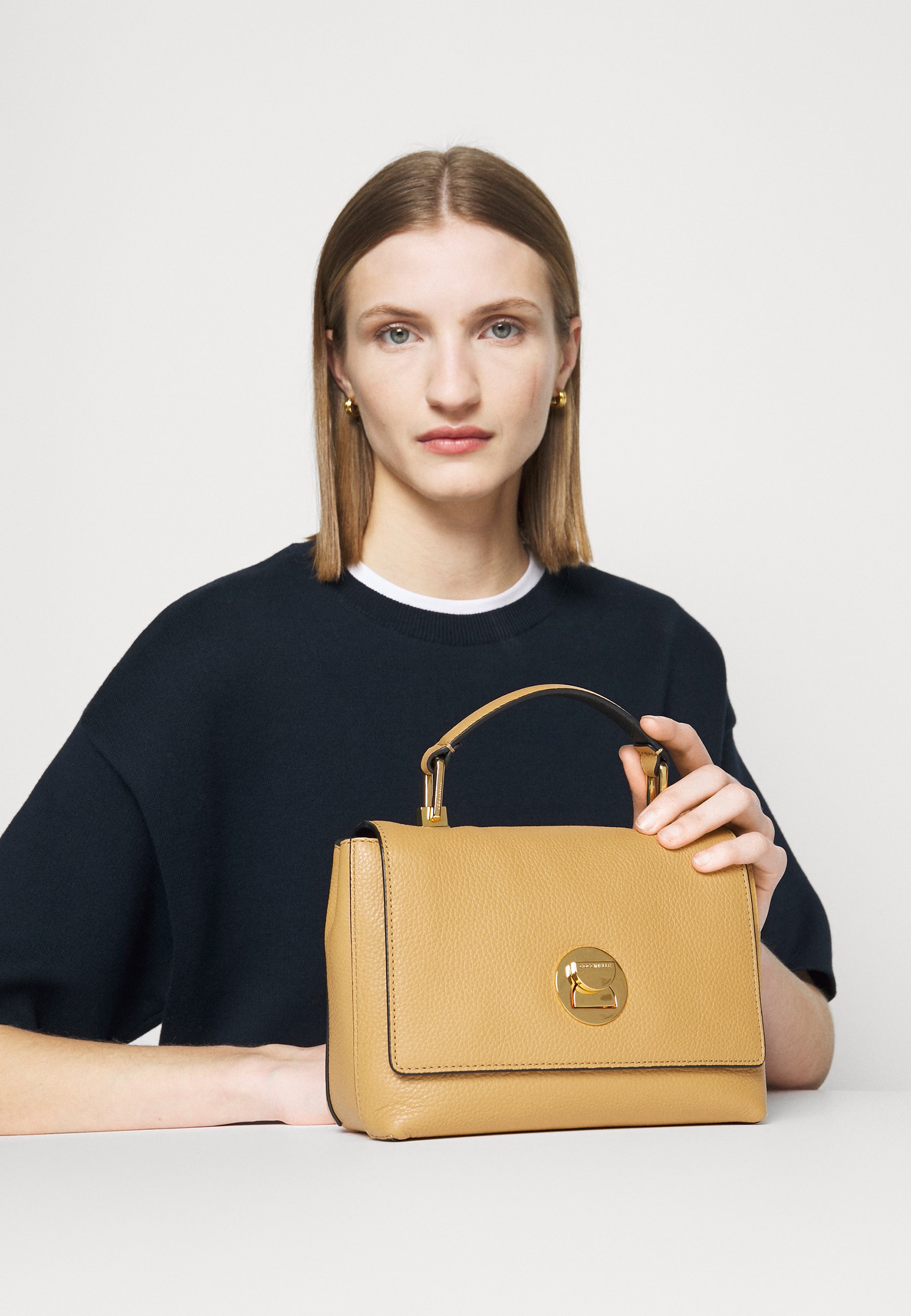 Coccinelle LIYA - Borsa a mano - warm beige/noir/beige - Zalando.it