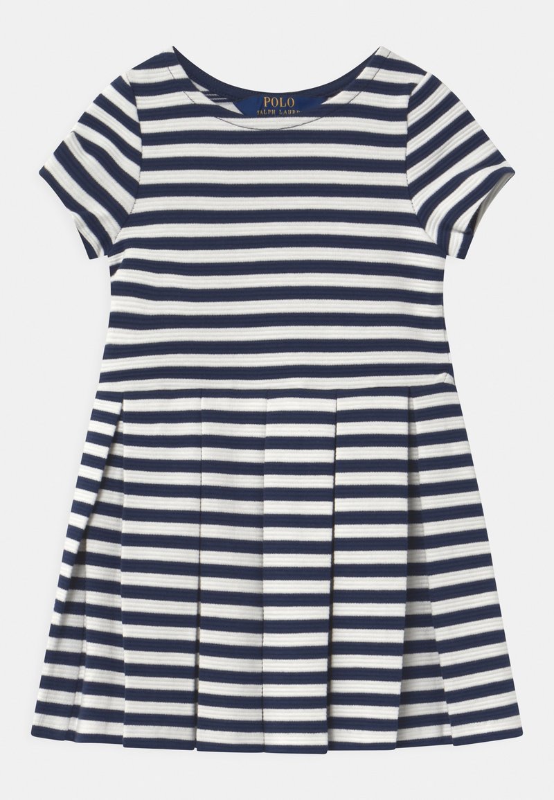 Robe à manches courtes avec rayures horizontales bleu marine et blanches et jupe plissée, portant l’étiquette Polo Ralph Lauren à l’intérieur de l’encolure.