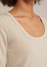 WE Fashion Paprasti marškinėliai - beige