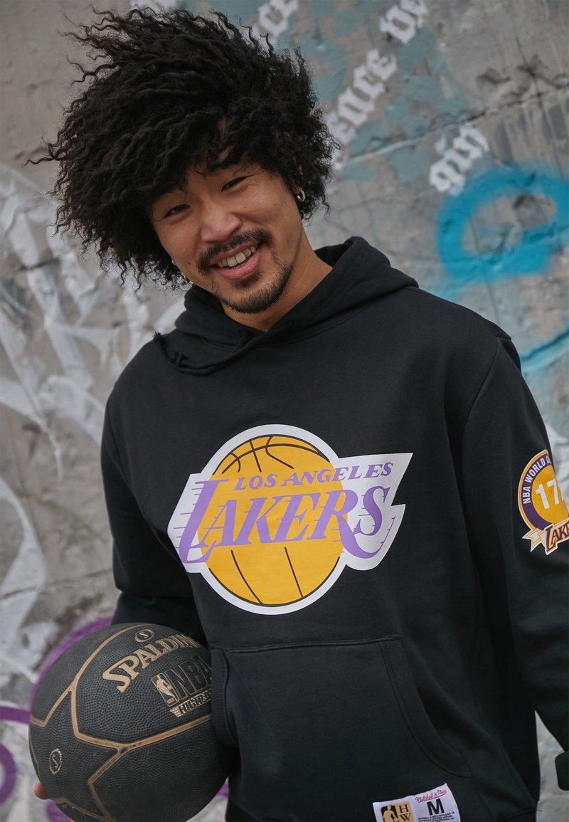 Mitchell & Ness Los Angeles Lakers Team OG 2.0 hoodie in Black