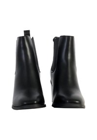 Bottes ankle en cuir noir lisse avec un bout arrondi, des panneaux latéraux élastiques et une languette à l'arrière ; design minimaliste et silhouette épurée.