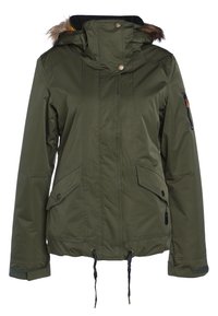 Veste vert olive avec fermeture zippée et à boutons, ourlet réglable par cordon, capuche doublée de fourrure et plusieurs poches utilitaires.