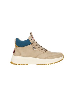 Beżowe skórzane sneakersy typu high-top z niebieskimi akcentami z płótna, z zapięciem na sznurowadła, wyściełanym kołnierzem oraz białą śródpodeszwą i teksturowaną gumową podeszwą.
