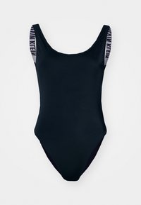 Maillot de bain une pièce noir avec un décolleté arrondi et des bretelles larges, présentant un design de logo contrastant. Tissu lisse et extensible.