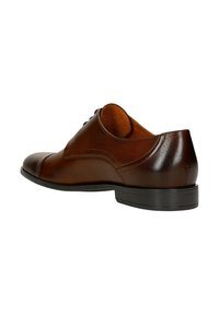 Chaussure habillée en cuir marron avec un bout rond, finition lisse et semelle en caoutchouc noir. Présente des détails de couture minimaux et une doublure intérieure.