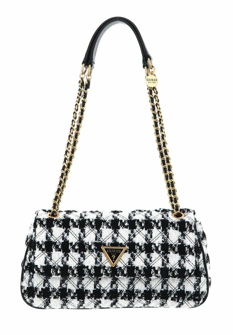 Sac en pied-de-poule noir et blanc en tissu texturé, muni d'une anse en chaîne dorée et d'une accent en métal avec logo de la marque.