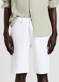 Calliope TASCHE - Shorts di jeans - bianco ottico