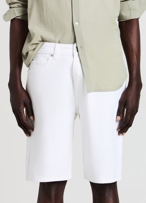 TASCHE - Short en jean - bianco ottico